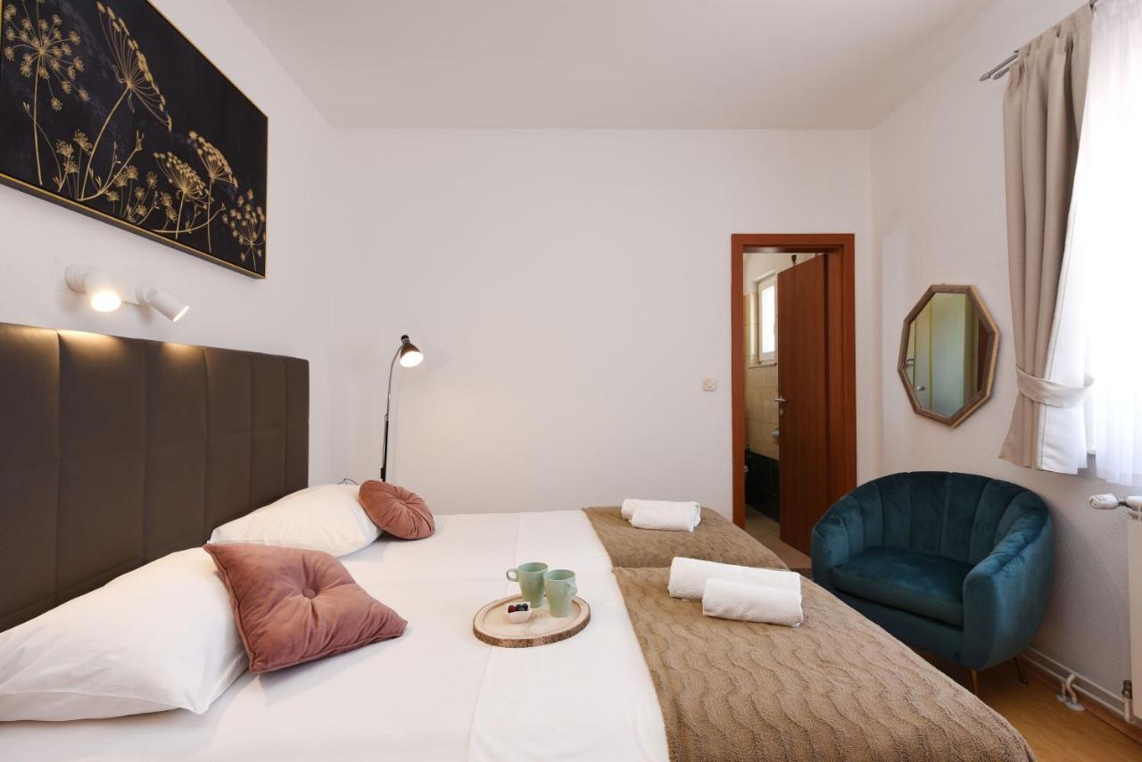 Apartments By The Sea Starigrad, Paklenica - 16421 Luaran gambar