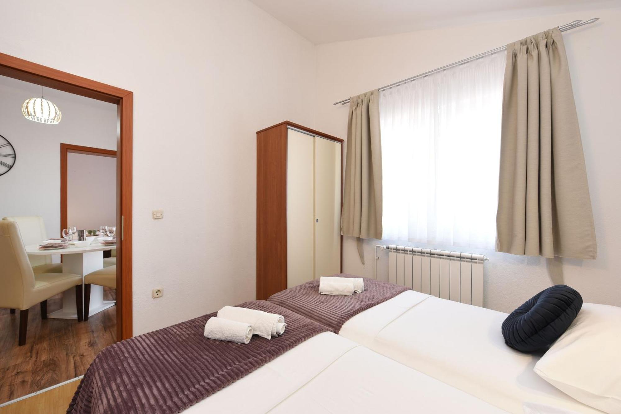 Apartments By The Sea Starigrad, Paklenica - 16421 Bilik gambar